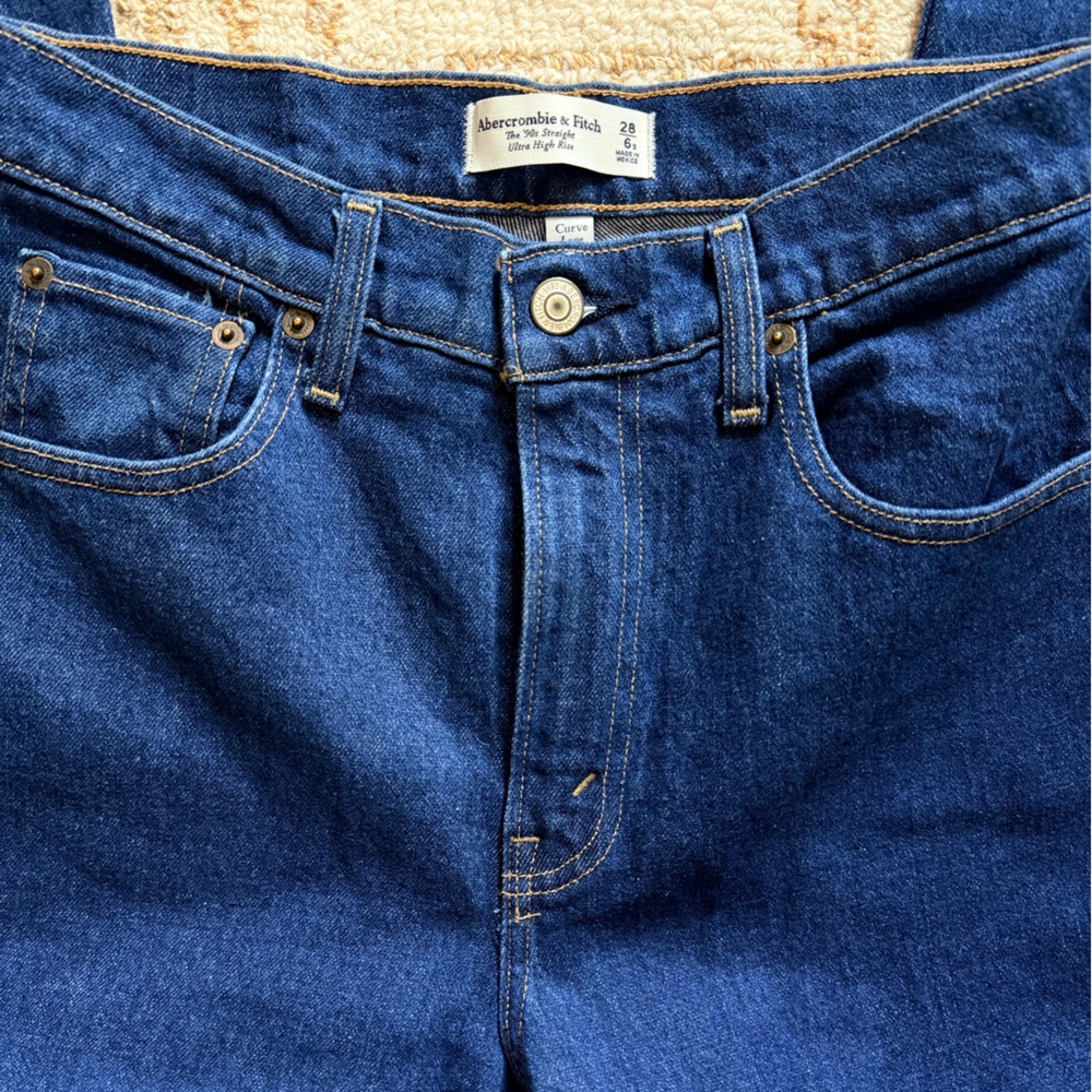 NWOT Abercrombie & Fitch The ‘90s Straight Curve Love Jean - Picture 4 of 6
